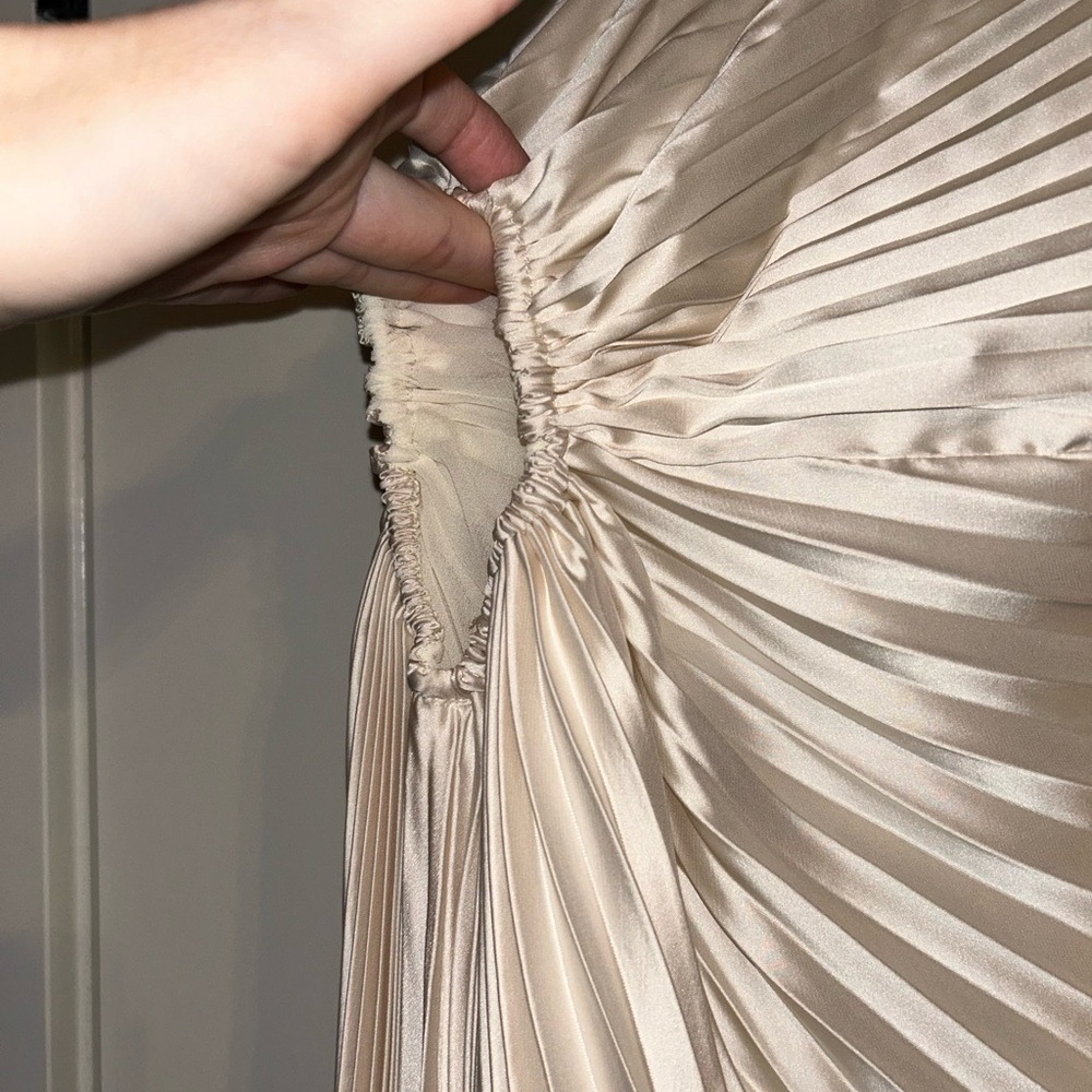 These Three Boutique cream dress new never worn size Small - Picture 8 of 8